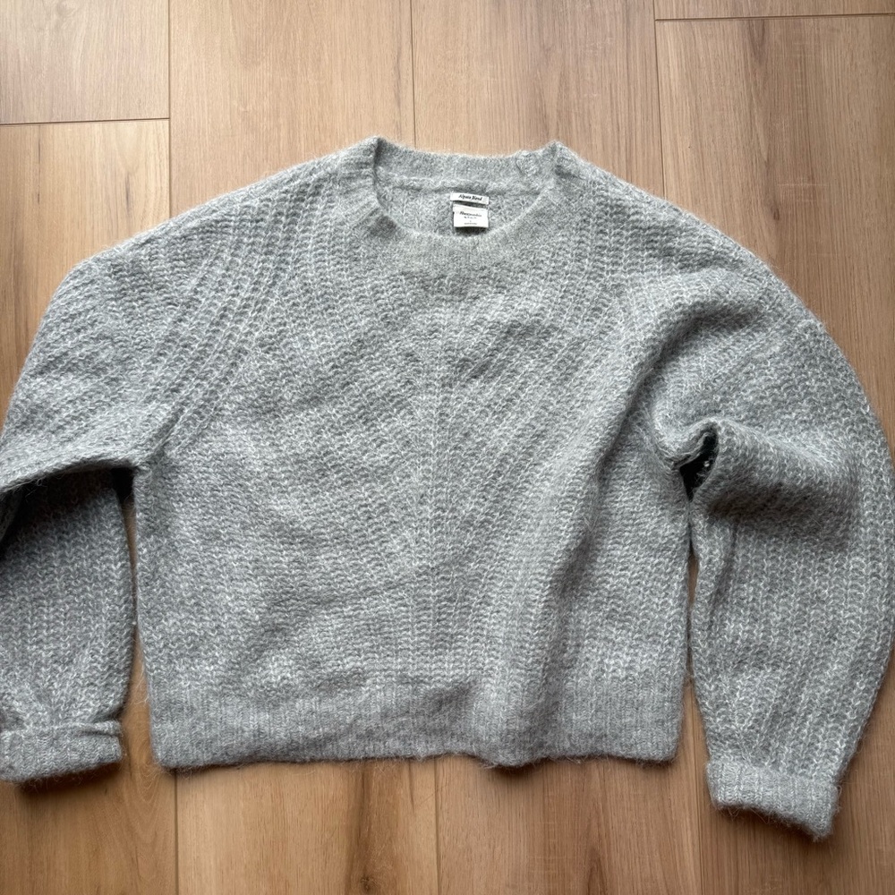 Abercrombie & Fitch Cozy Gray Sweater